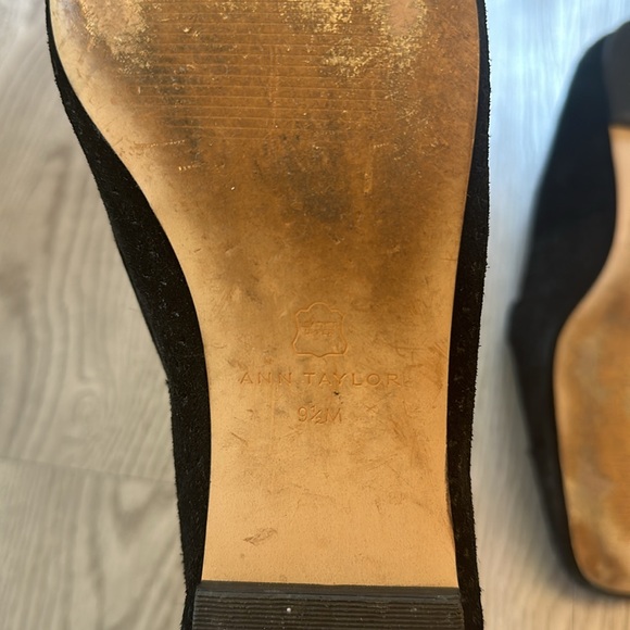 Ann Taylor Black loafers with Tassels - Picture 3 of 3